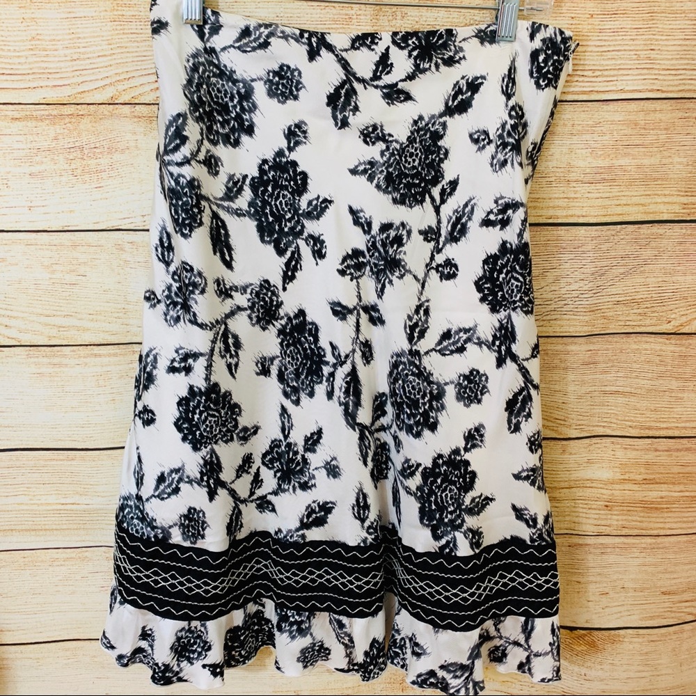 White House Black Market Floral Skirt 8 100% Silk